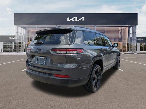 Metallic 2022 Jeep Grand Cherokee L Laredo