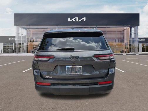 Metallic 2022 Jeep Grand Cherokee L Laredo