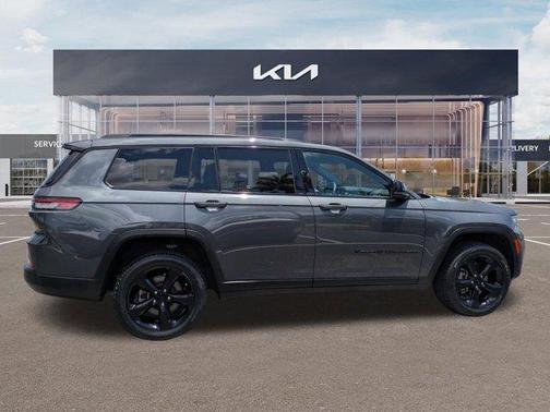 Metallic 2022 Jeep Grand Cherokee L Laredo