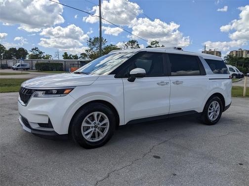 2022 Kia Carnival LXS