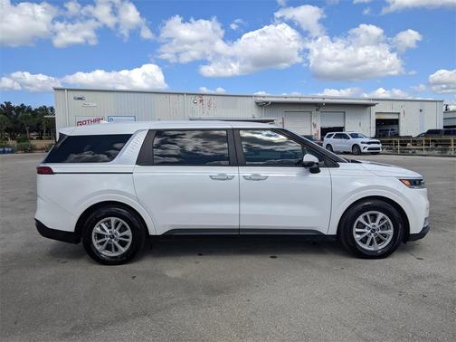 2022 Kia Carnival LXS