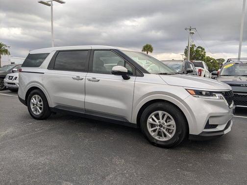 2023 Kia Carnival LX