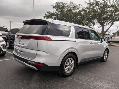 2023 Kia Carnival LX