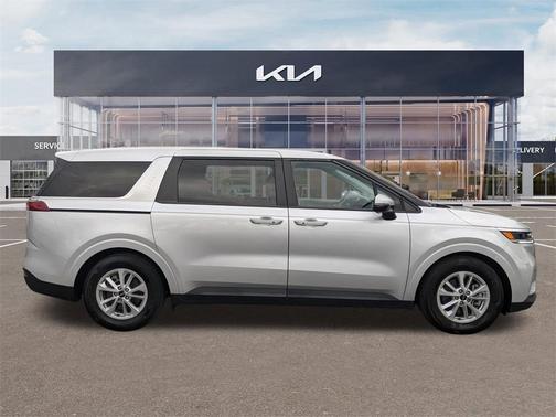 2023 Kia Carnival LX