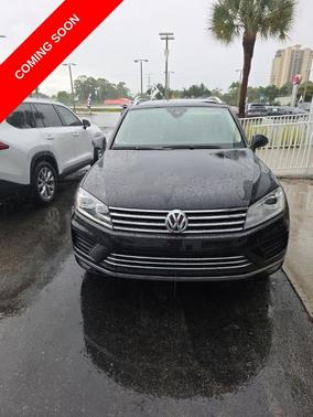 Deep Black Pearl Effect 2017 Volkswagen Touareg V6 Sport w/Technology