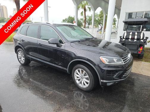 Deep Black Pearl Effect 2017 Volkswagen Touareg V6 Sport w/Technology