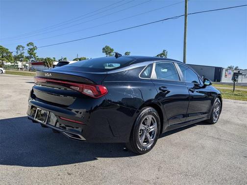 2023 Kia K5 LXS