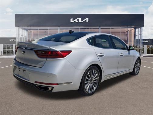 2017 Kia Cadenza Premium