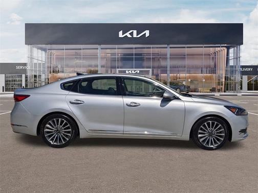 2017 Kia Cadenza Premium