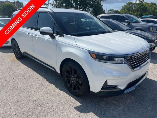Snow White Pearl 2023 Kia Carnival SX