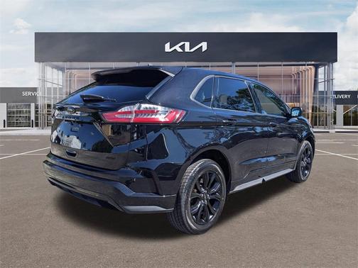 2022 Ford Edge SE