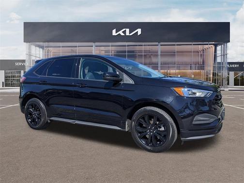 2022 Ford Edge SE