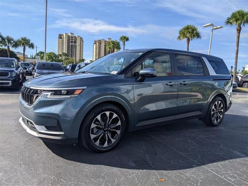 2024 Kia Carnival EX