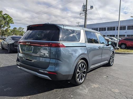 2024 Kia Carnival EX