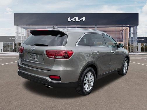 Titanium Silver 2019 Kia Sorento LX