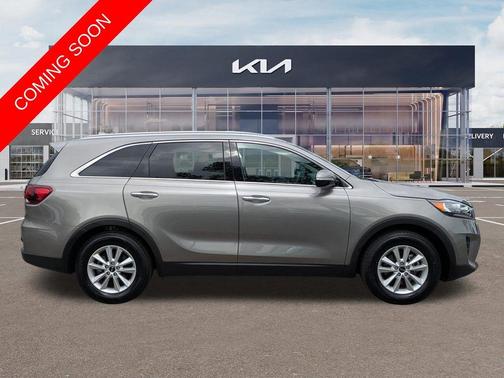 Titanium Silver 2019 Kia Sorento LX