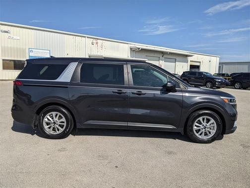 2023 Kia Carnival LX