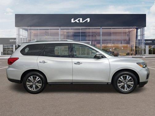 2019 Nissan Pathfinder SV