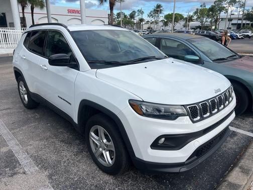 Bright White Clearcoat 2024 Jeep Compass Latitude