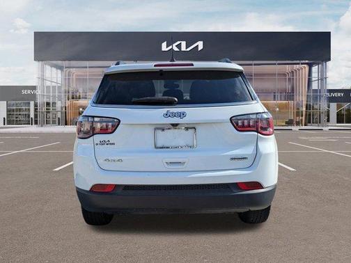 Bright White Clearcoat 2024 Jeep Compass Latitude