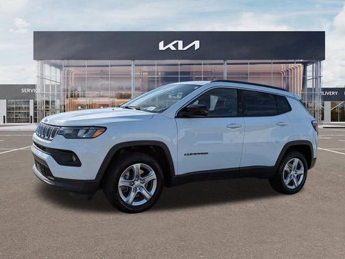 Bright White Clearcoat 2024 Jeep Compass Latitude