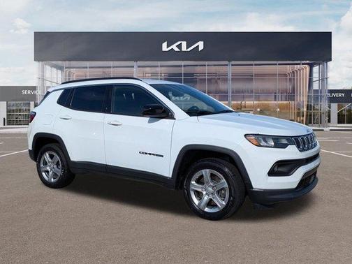 Bright White Clearcoat 2024 Jeep Compass Latitude
