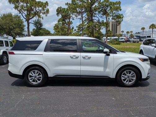 Snow White Pearl 2024 Kia Carnival LX