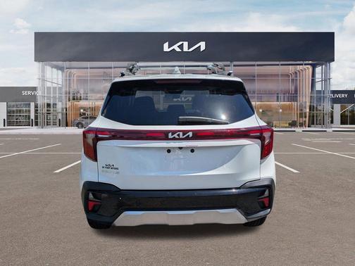 Snow White Pearl 2024 Kia Seltos S