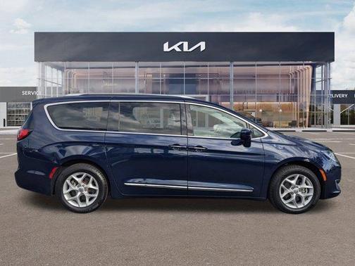 2018 Chrysler Pacifica Touring-L Plus