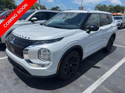 White Diamond 2024 Mitsubishi Outlander SE