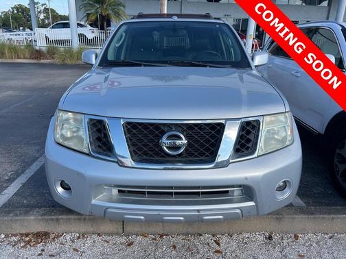 2011 Nissan Pathfinder LE