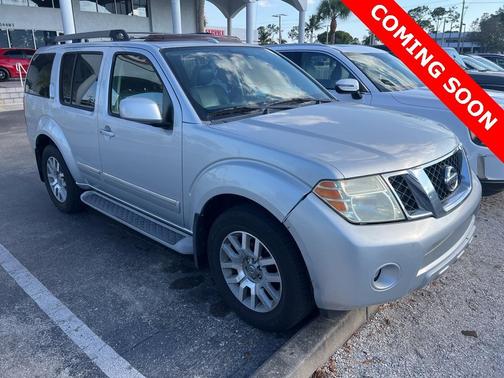 2011 Nissan Pathfinder LE