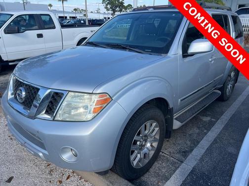 2011 Nissan Pathfinder LE