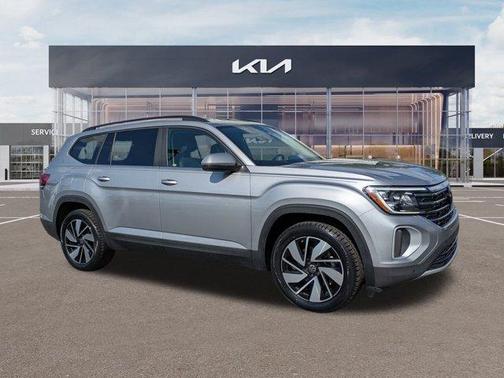 Silver Bird Metallic 2024 Volkswagen Atlas 2.0T SE w/Technology