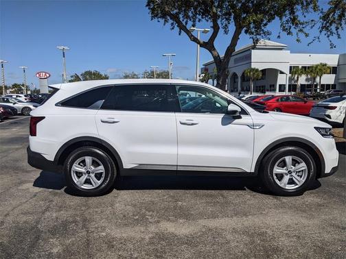 2023 Kia Sorento LX