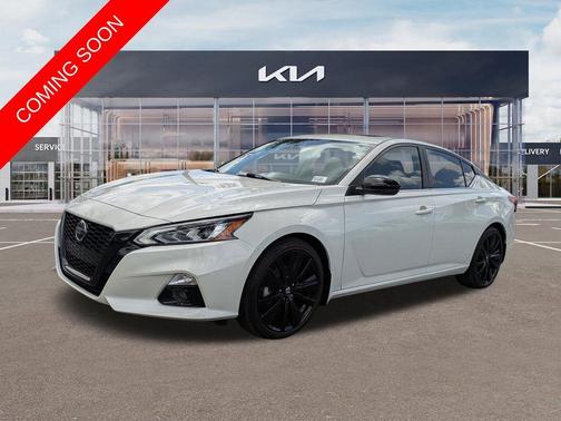 White 2022 Nissan Altima 2.5 SR