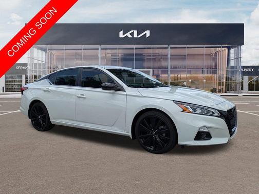 White 2022 Nissan Altima 2.5 SR