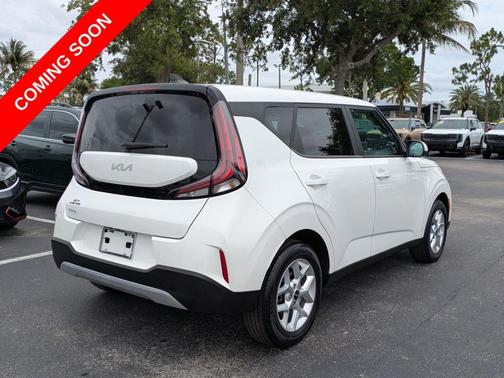 Snow White Pearl 2023 Kia Soul LX