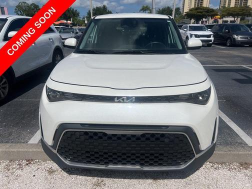 Snow White Pearl 2023 Kia Soul LX