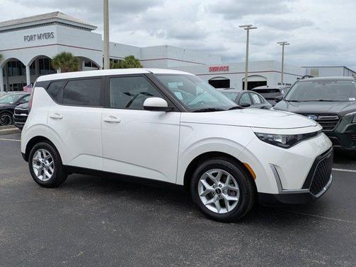 Snow White Pearl 2023 Kia Soul LX