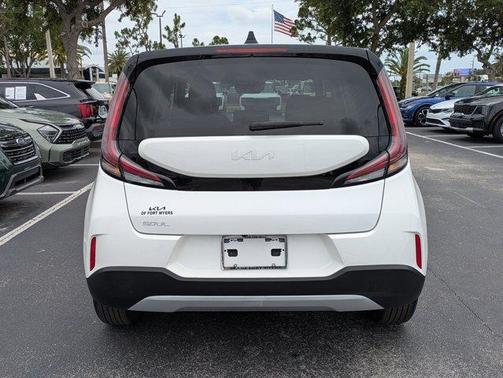 Snow White Pearl 2023 Kia Soul LX