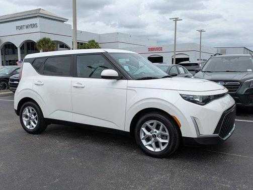 Snow White Pearl 2023 Kia Soul LX