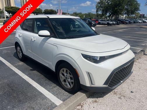 Snow White Pearl 2023 Kia Soul LX