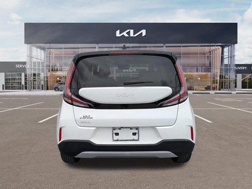 Snow White Pearl 2023 Kia Soul LX