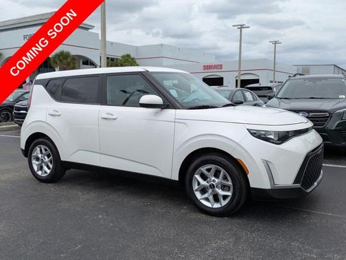 Snow White Pearl 2023 Kia Soul LX