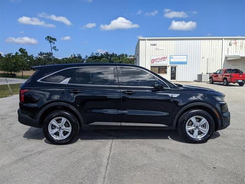 2022 Kia Sorento LX