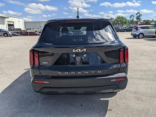 2022 Kia Sorento LX