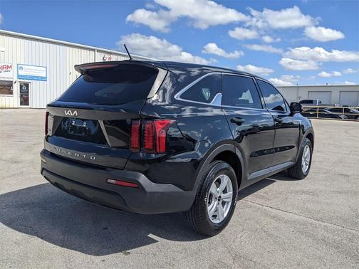 2022 Kia Sorento LX