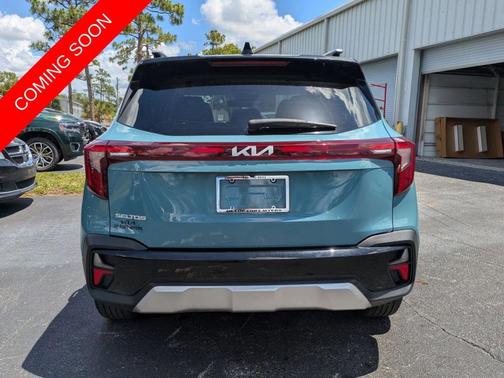 Blue / Black 2024 Kia Seltos S