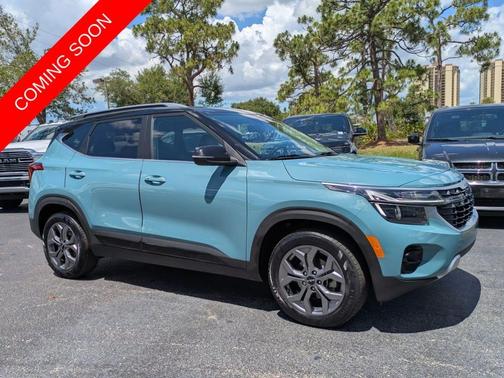 Blue / Black 2024 Kia Seltos S